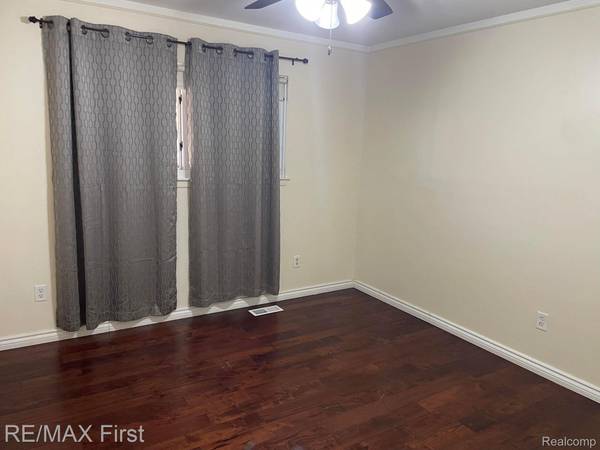 8401 18 Mile APT # 99 RD, Sterling Heights, MI 48313