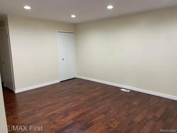 8401 18 Mile APT # 99 RD, Sterling Heights, MI 48313