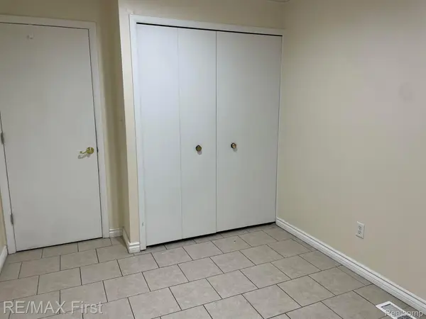 8401 18 Mile APT # 99 RD, Sterling Heights, MI 48313