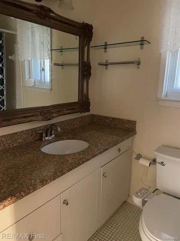 8401 18 Mile APT # 99 RD, Sterling Heights, MI 48313