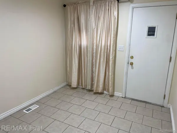 8401 18 Mile APT # 99 RD, Sterling Heights, MI 48313