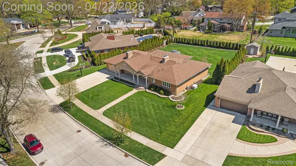 409 Crescent DR, Dearborn, MI 48124