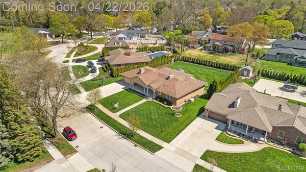 409 Crescent DR, Dearborn, MI 48124