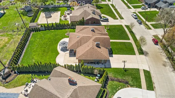 409 Crescent DR, Dearborn, MI 48124