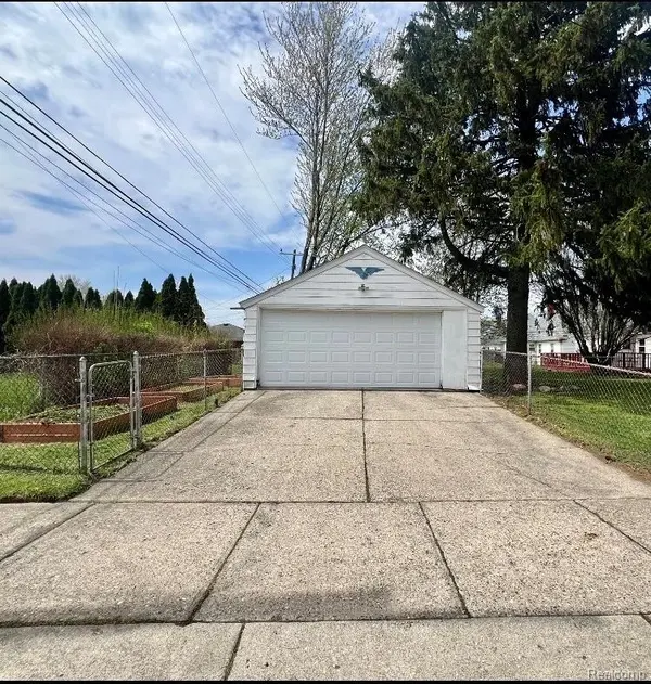 17758 Lincoln AVE, Eastpointe, MI 48021