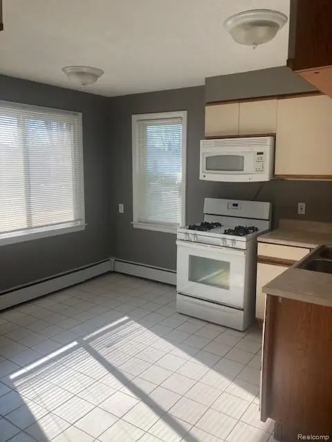 17758 Lincoln AVE, Eastpointe, MI 48021