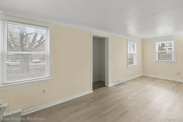 25973 Southwestern HWY, Redford Charter Township, MI 48239