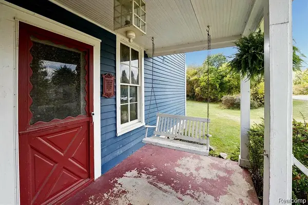 13278 9 Mile RD, Green Oak Township, MI 48178