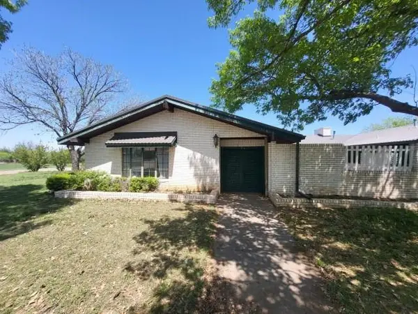 306 Wade Street, Olney, TX 76374