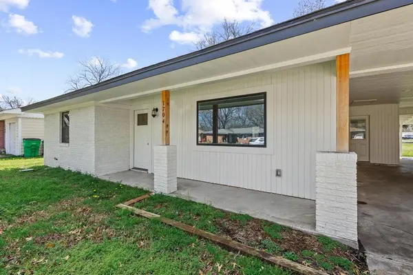 1704 Harris Street, Gainesville, TX 76240