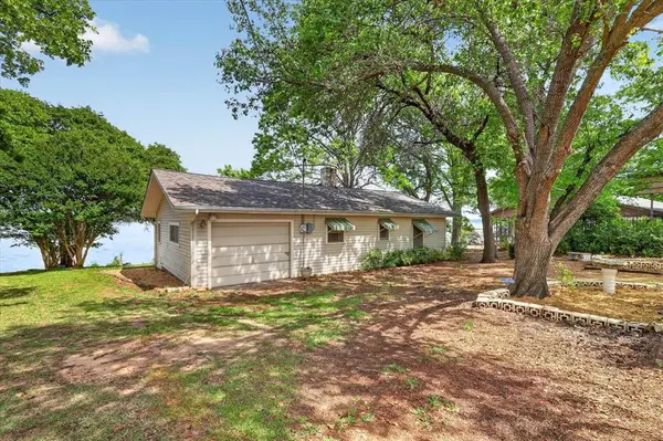 11740 East Court, Azle, TX 76020
