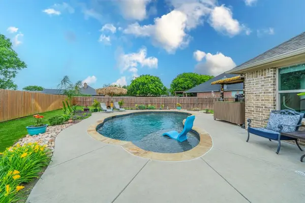 408 Valley Brook Court, Waxahachie, TX 75165