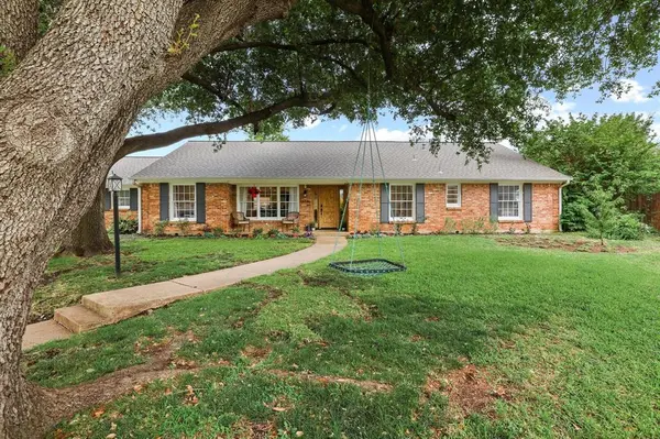 10106 Crestover Circle, Dallas, TX 75229