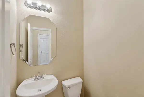 913 Poncho Lane, Fort Worth, TX 76052