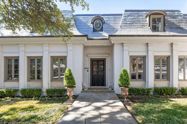 212 Hazelwood Drive, Fort Worth, TX 76107