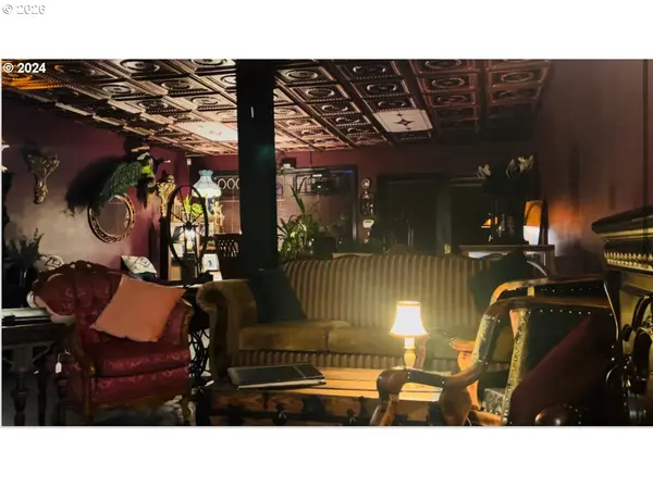 1030 W 5TH AVE, Eugene, OR 97402