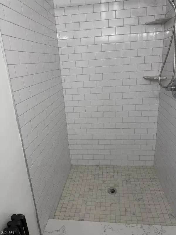 305 Millburn Ave #2R, Millburn Twp., NJ 07041