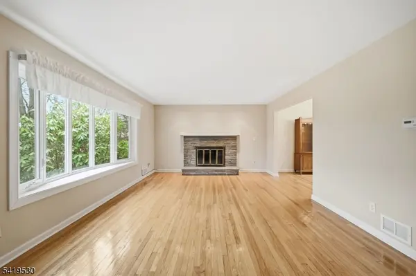 4 Briarcliff Rd, Morris Plains Boro, NJ 07950