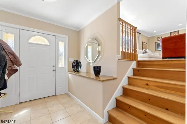 15 Stuckler Ln, Wayne Twp., NJ 07470