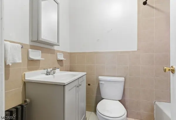 90 Renner Ave, Newark City, NJ 07112