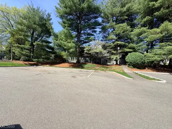 3 Macmillan Ct, Mahwah Twp., NJ 07430