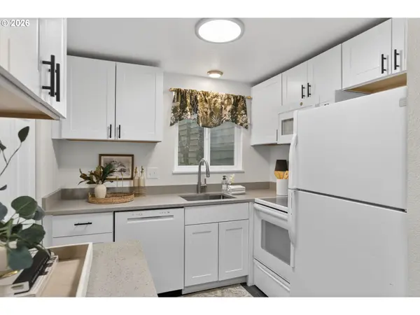 94 CERVANTES CIR, Lake Oswego, OR 97035