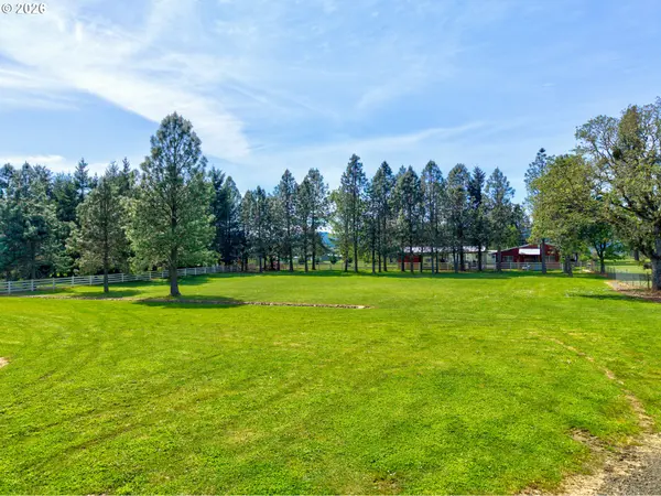 300 MATTIE K LN, Roseburg, OR 97471