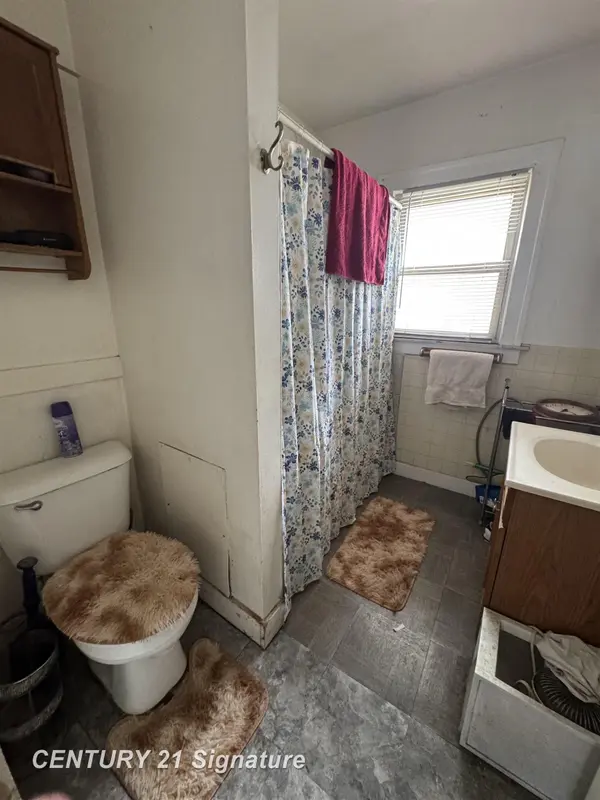 2007 W Genesee AVE, Saginaw, MI 48602