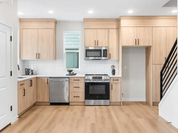 8630 SW 21st AVE #1, Portland, OR 97219