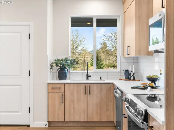 8630 SW 21st AVE #1, Portland, OR 97219