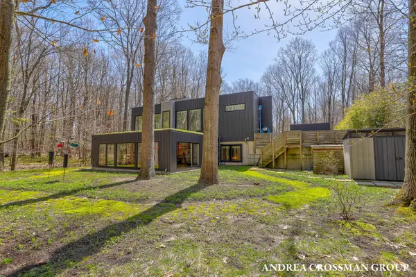 6919 Bendemeer DR, Saugatuck Twp, MI 49408