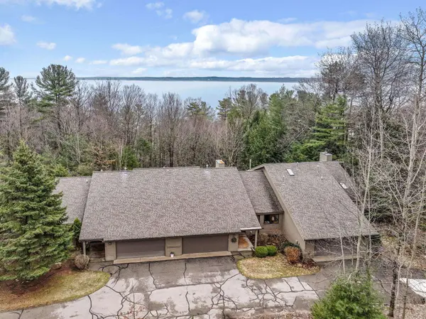 6179 Red Fox RUN, Peninsula Twp, MI 49686
