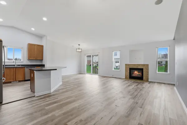 42122 Richmond DR, Van Buren Twp, MI 48111