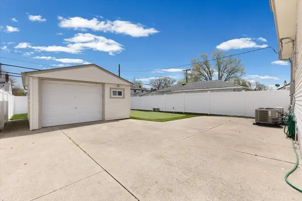 2236 Tyler AVE, Berkley City, MI 48072