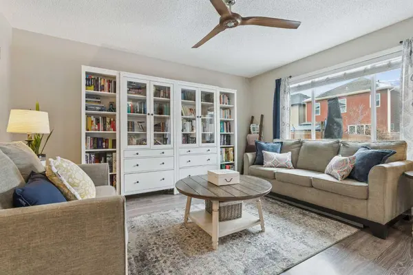 42 Windwood GRV SW, Airdrie, AB T4B 3T2