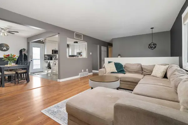 5419 51 ST, Camrose, AB T4V 3C5