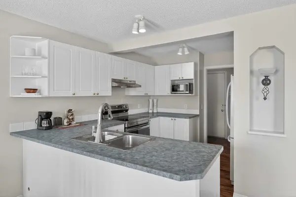 223 Citadel Meadow Close NW, Calgary, AB T3G 4V9
