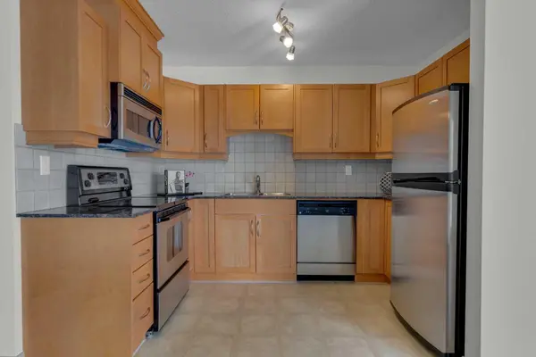 2233 34 AVE SW #321, Calgary, AB T2T 6N2