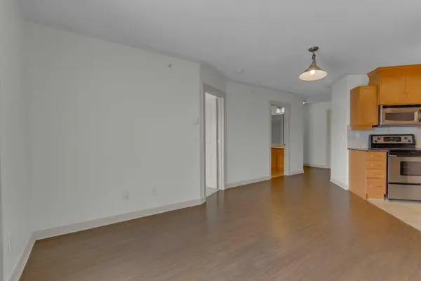 2233 34 AVE SW #321, Calgary, AB T2T 6N2