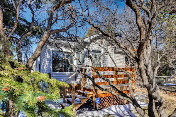 231 11A ST NE, Calgary, AB T2E 4P1