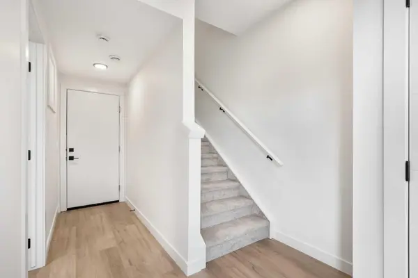 1230 3 ST SE #101, High River, AB T1V 0E9