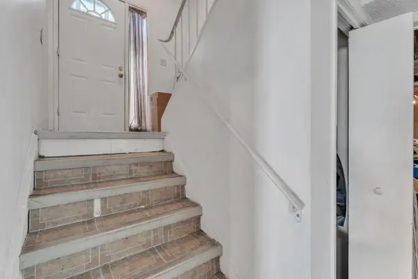 617 69 AVE SW, Calgary, AB T2V0P1