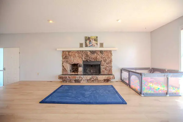 4408 45 ST, Mayerthorpe, AB T0E1N0