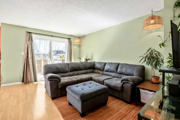 240 27 AVE NW, Calgary, AB T2M 2H4