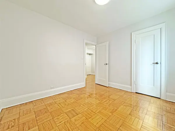 396 Avenue RD #320, Toronto C02, ON M4V 2H5