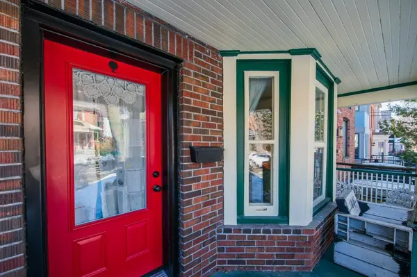 25 Helena AVE, Toronto C02, ON M6G 2H3