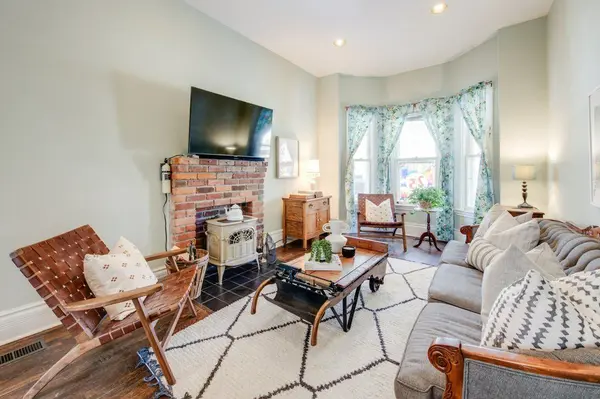 25 Helena AVE, Toronto C02, ON M6G 2H3