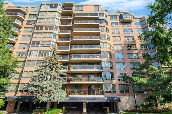 3181 Bayview AVE #902, Toronto C15, ON M2K 2Y2