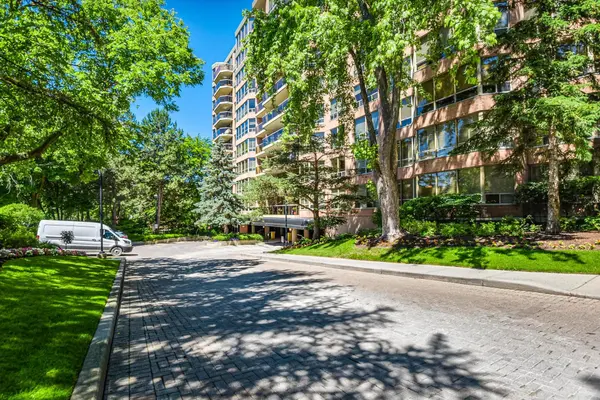 3181 Bayview AVE #902, Toronto C15, ON M2K 2Y2