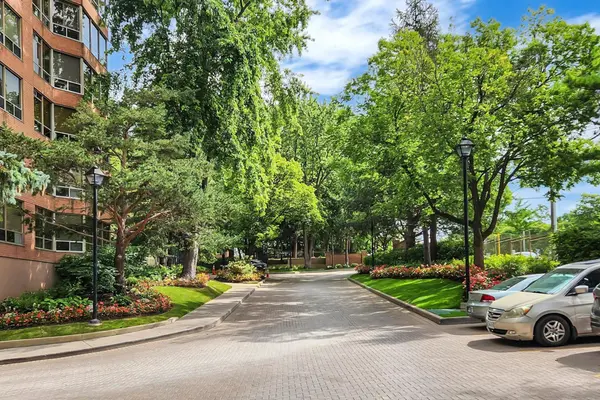 3181 Bayview AVE #902, Toronto C15, ON M2K 2Y2